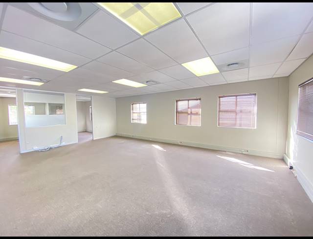 136M² OFFICE TO LET IN STEENBERG